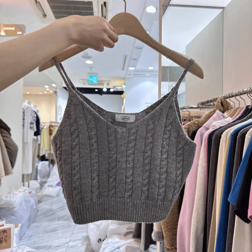 M3351 纯色麻花v领内搭灰色针织背心短款上衣