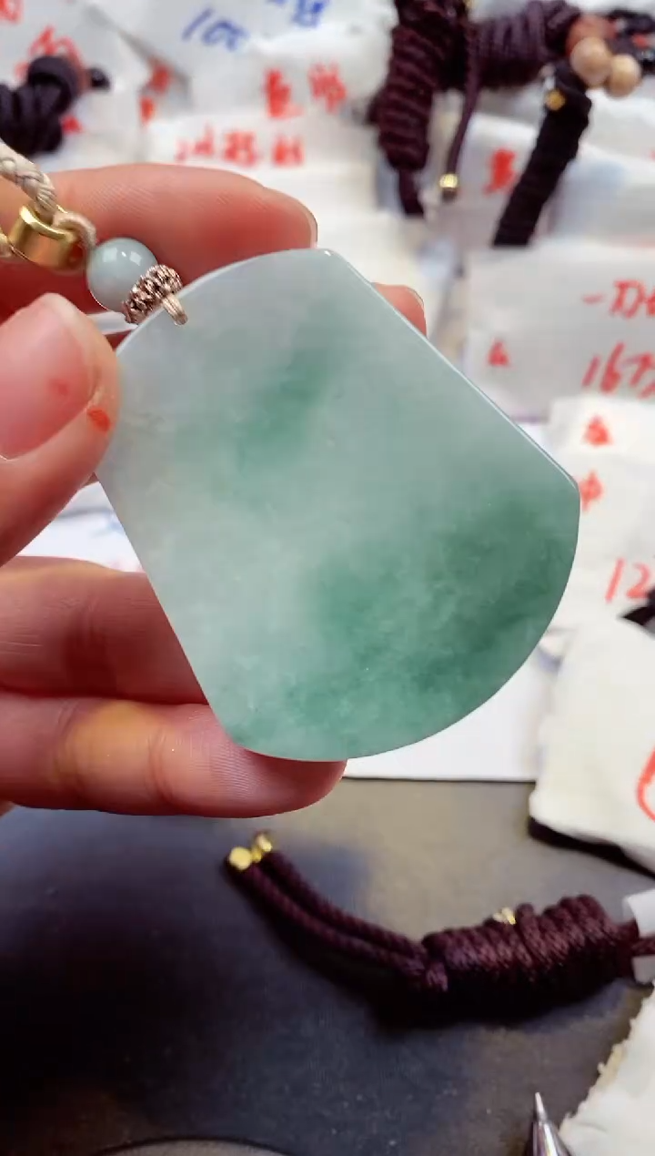 【闪购商品】翡翠颈饰未镶嵌9027