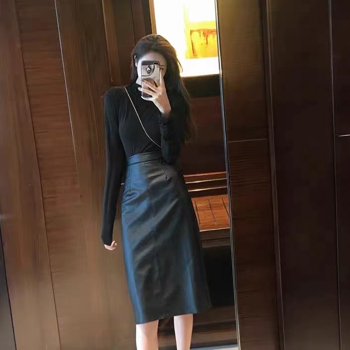 2023咖色小皮裙秋冬pu裙高腰包臀一步裙复古中长款后开叉半身裙女