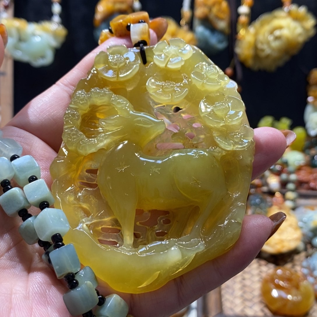 蛇纹石玉颈饰未镶嵌