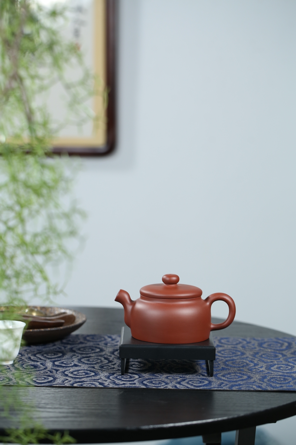 安平壶由杨柳云选用60目龙血砂全手工制作，容量220CC.