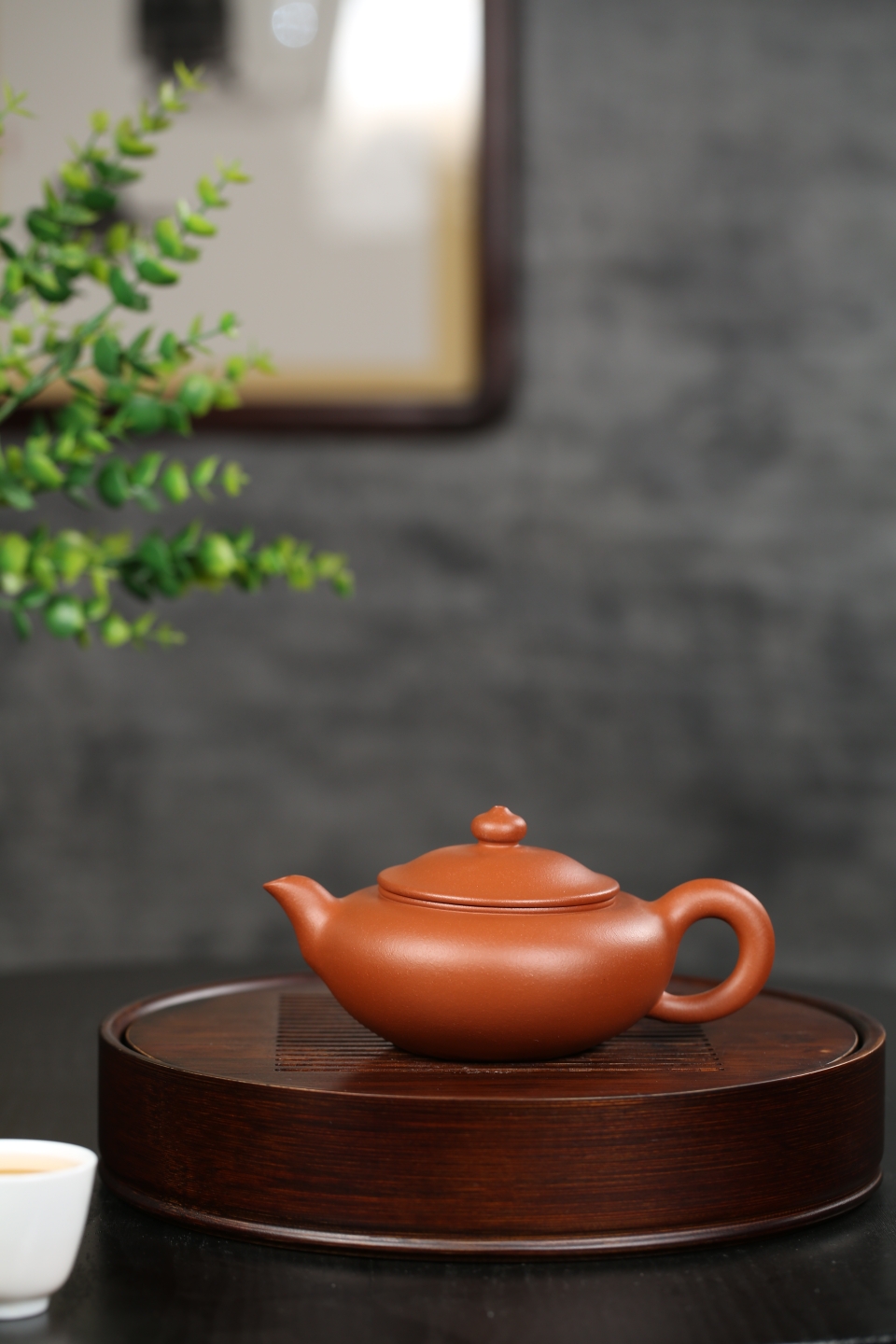 扁玉壶，由杨柳云选用40目红泥纯手工制作，容量300CC左右。