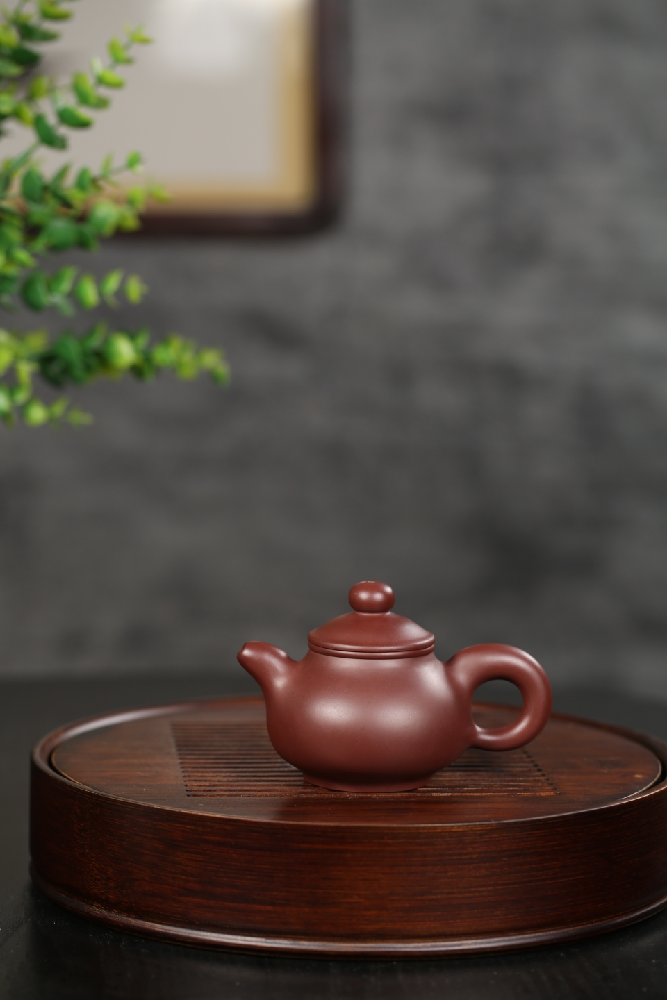 甘泉壶 ，由杨柳云选用60目龙血砂手工制作，容量130CC。手制茶壶