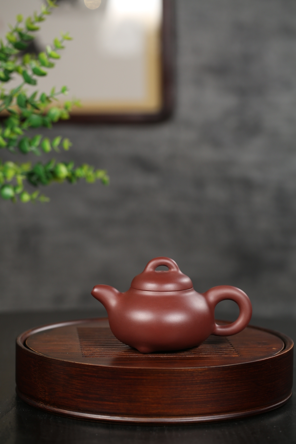 新石瓢，容量220cc，选用原矿60目龙血砂手工制作。茶壶