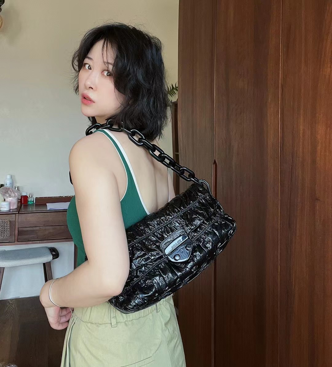 95新 Prada/普拉达 送中检/普拉达黑色漆皮单肩包