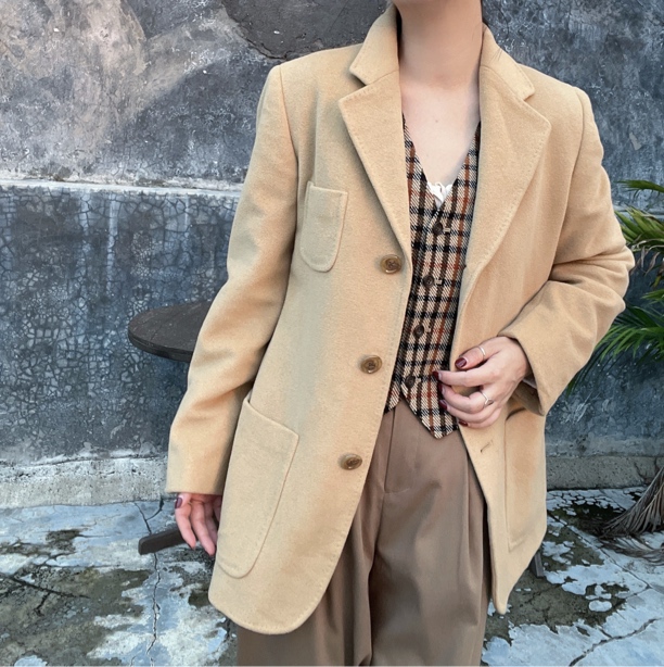 95新 BURBERRY/博柏利 送中检/博柏利杏色西服