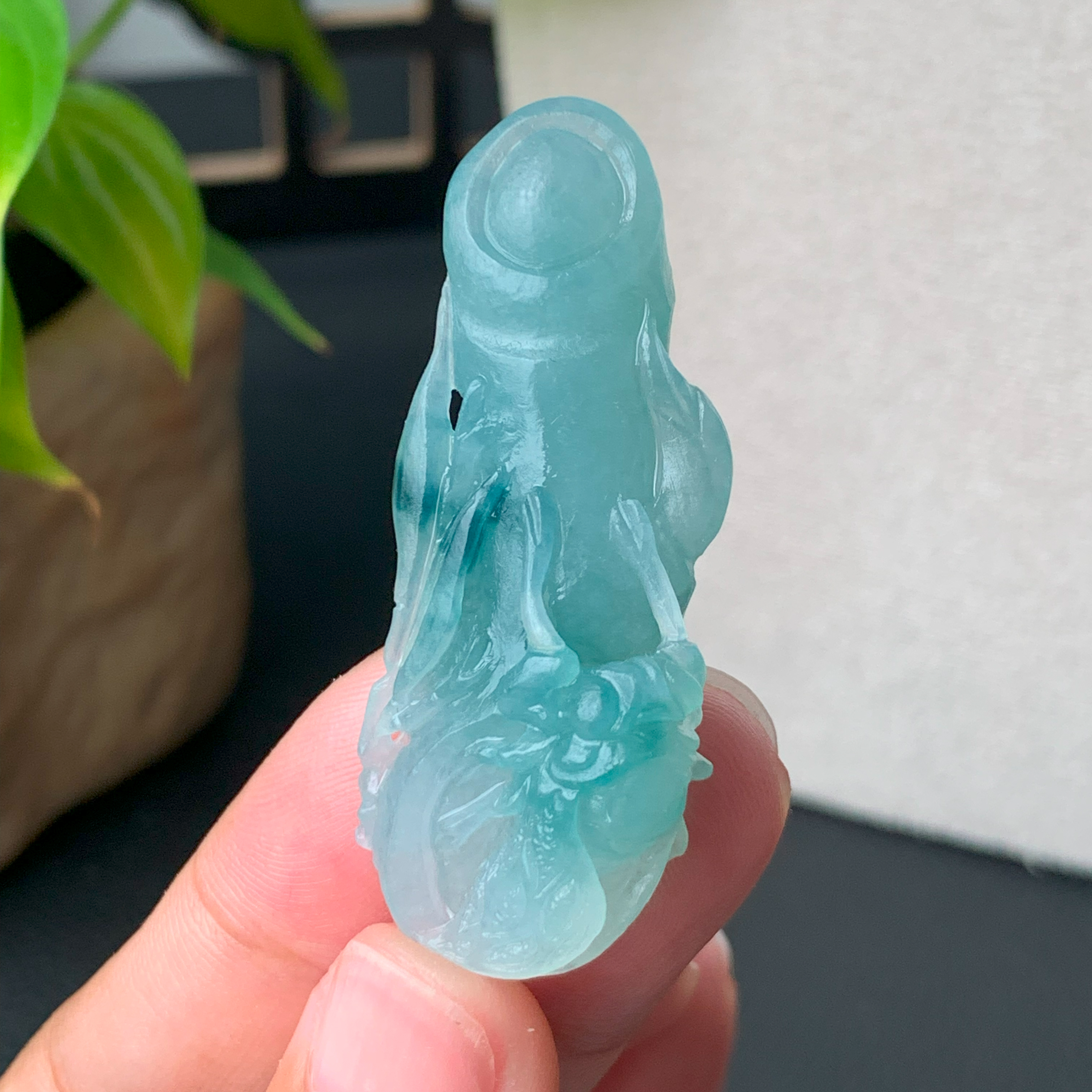 【自然光实拍】清澈 天然翡翠A货冰蓝金蝉竹节吊坠 定制毛货未抛光