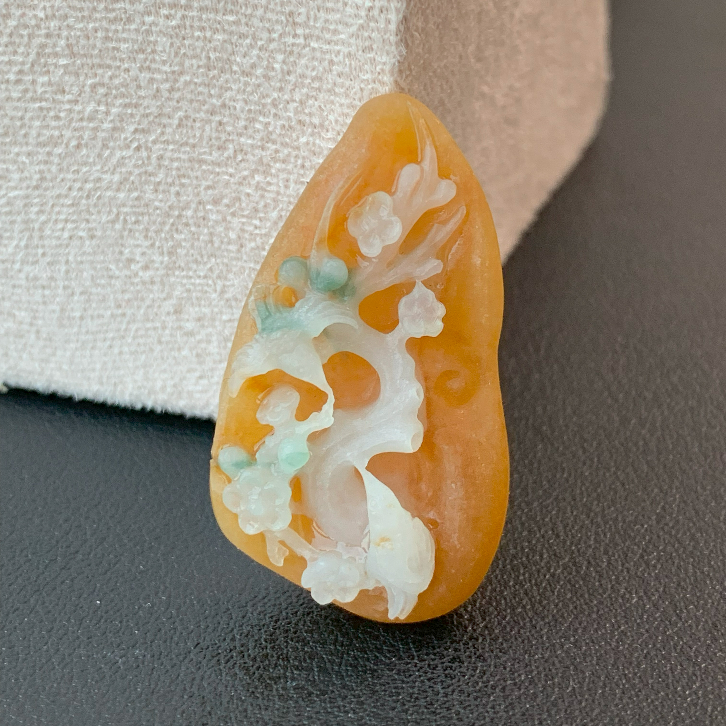 【自然光实拍】清澈 天然翡翠A货黄翡喜上眉梢吊坠 定制毛货未抛光