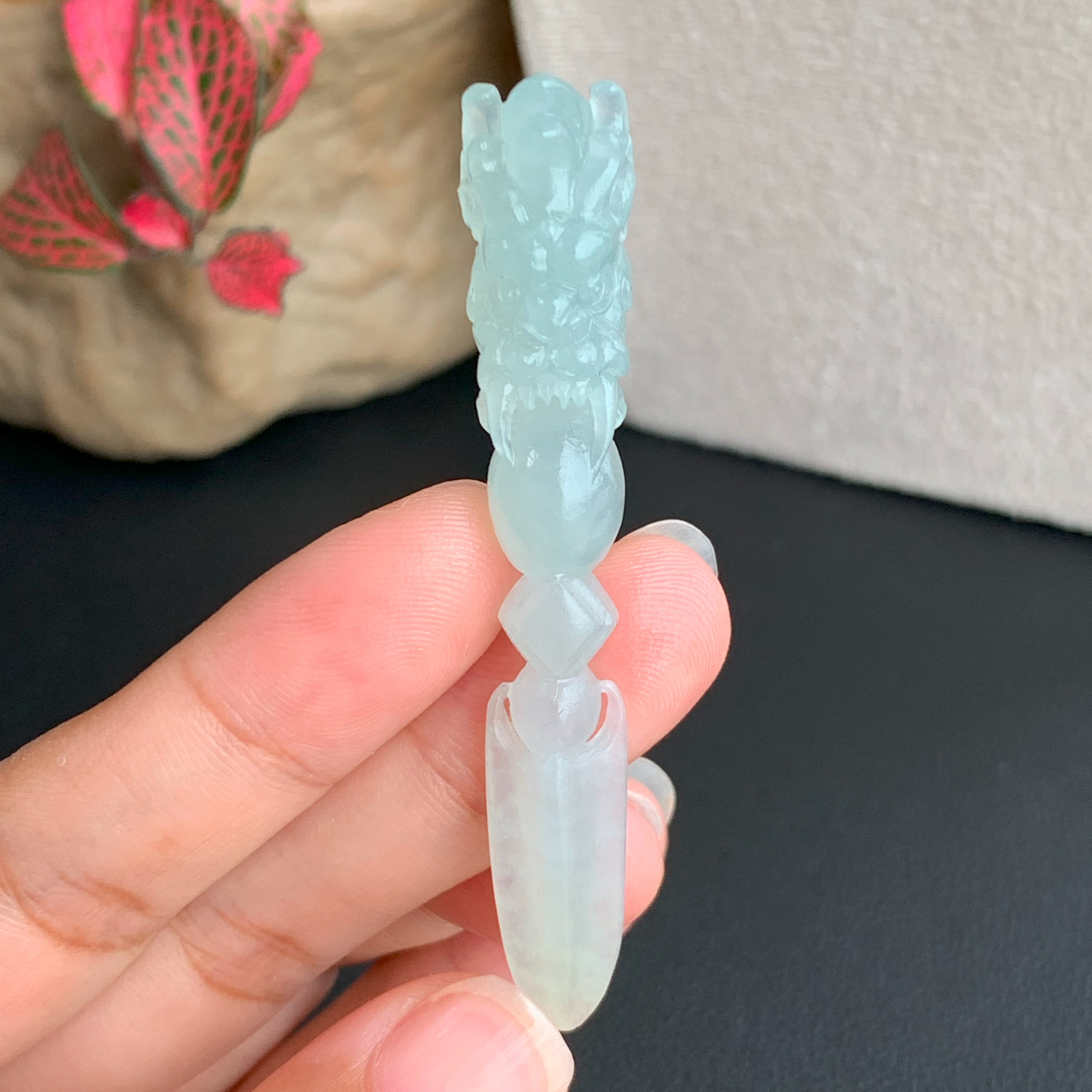 【自然光实拍】清澈 天然翡翠A货冰晴底色龙牙吊坠 定制毛货未抛光