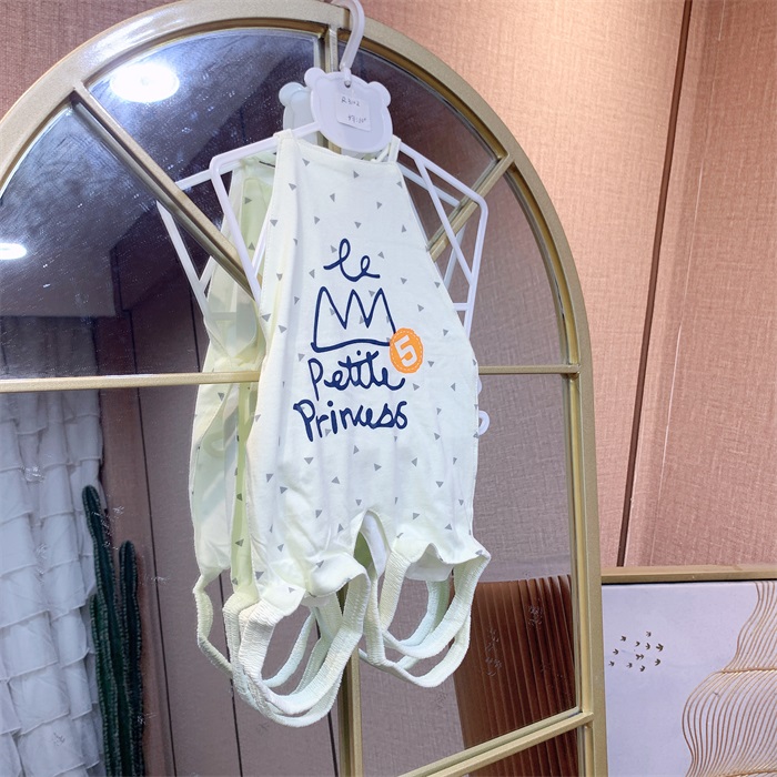 R3102   宝宝连脚肚兜 4个1组   颜色任意发