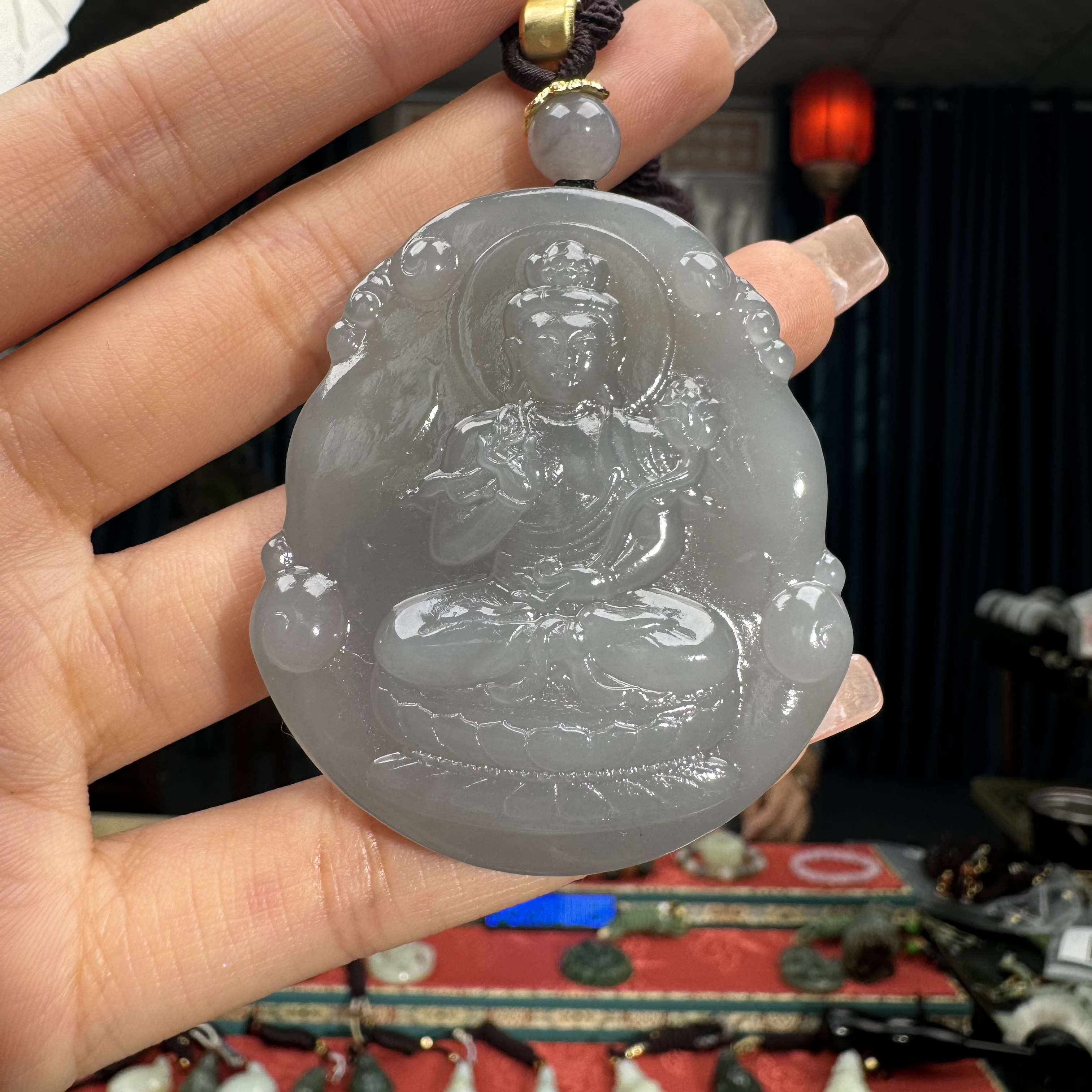 和田玉挂件烟紫山水大势至菩萨（46×52×11）