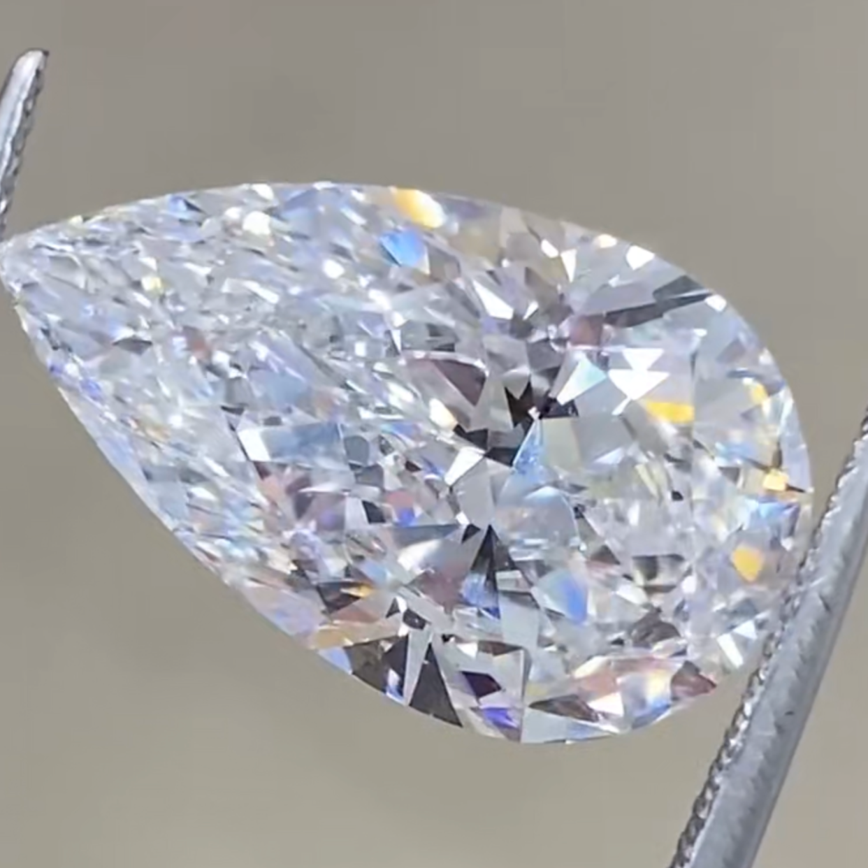 实验室培育钻石实验室培育钻石1.5ct水滴裸石腰