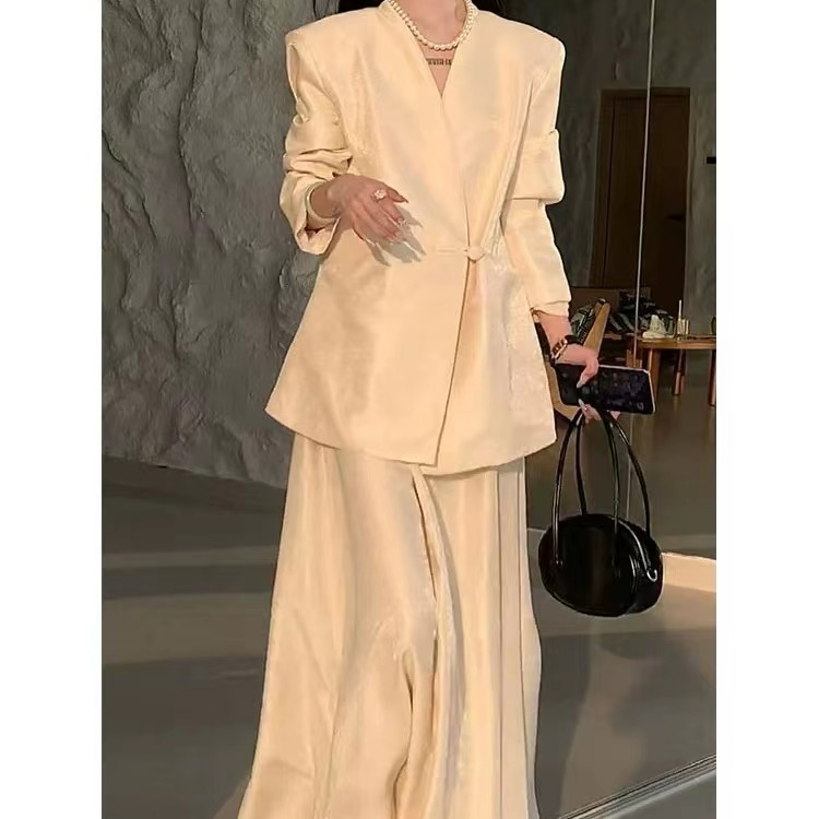 （小華精选）2024新款高级感极简风中式设计西装外套半身裙套装女