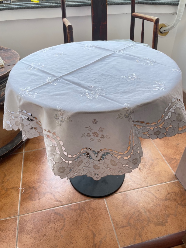 白色（85厘米方）鲁绣手工刺绣桌布百搭巾