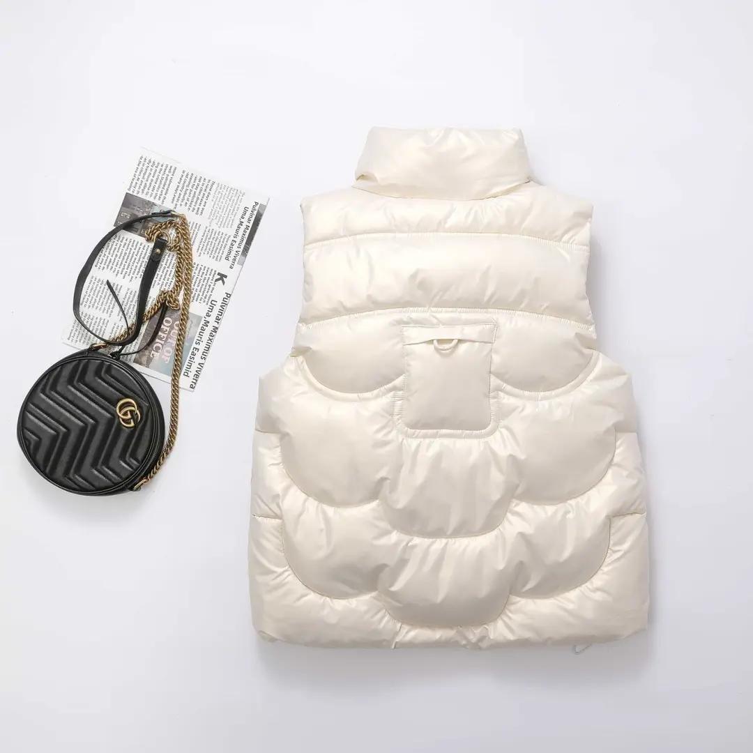 羽绒马甲女2023新款洋气流行亮面春秋冬季外穿浪外搭免洗