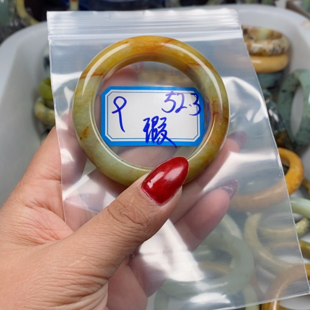 【闪购商品】蛇纹石玉手镯未镶嵌时**人