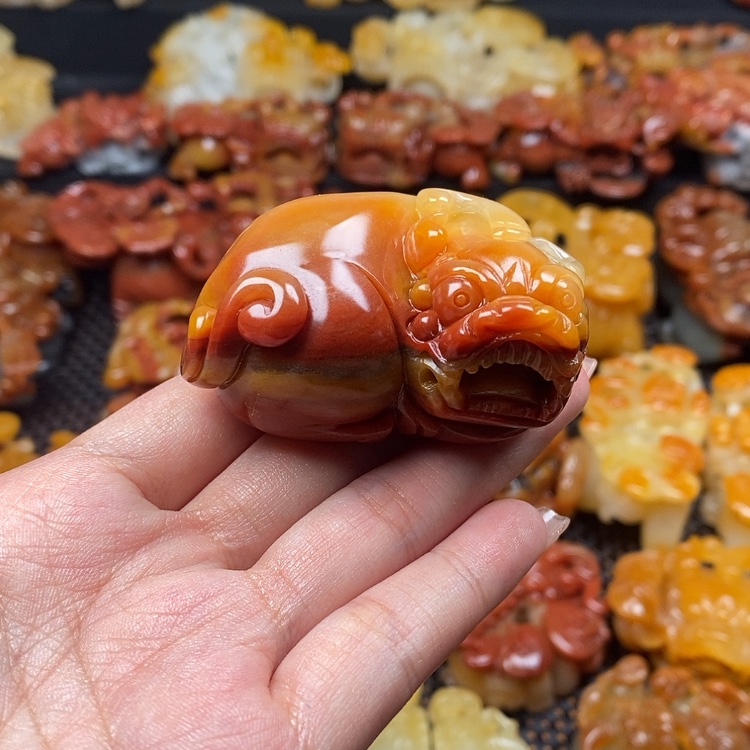 【闪购商品】石英质玉（黄龙玉）颈饰未镶嵌云