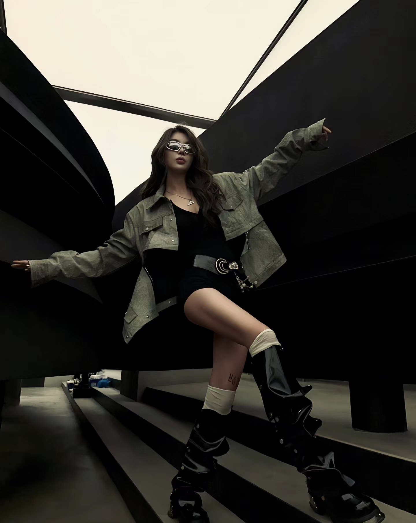 纯欲辣妹风套装时尚轻奢高级感包臀裙上衣性感吊带V领连衣裙