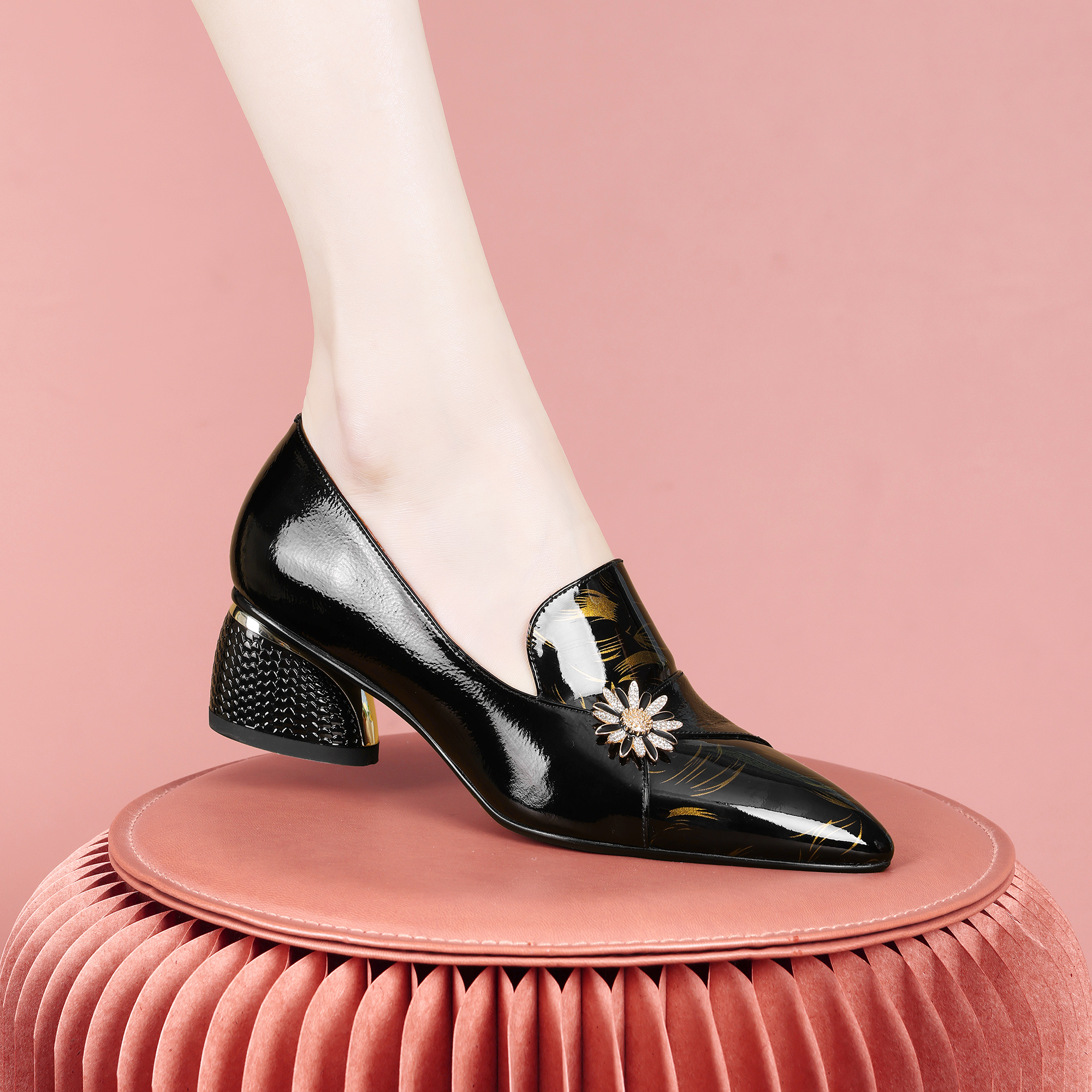 梵芮诗尖头春秋中口金属装饰日常气质百搭女低跟粗跟单鞋-Y057