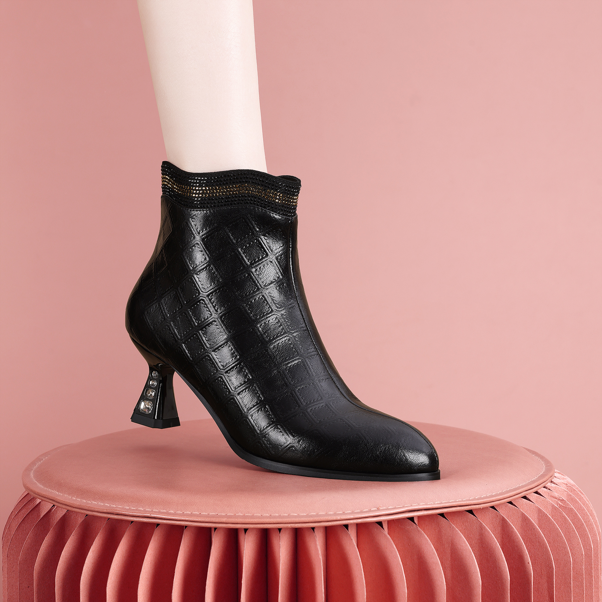 梵芮诗2024年秋冬新款尖头时尚纯色百搭保暖绒里细跟短靴-H1108