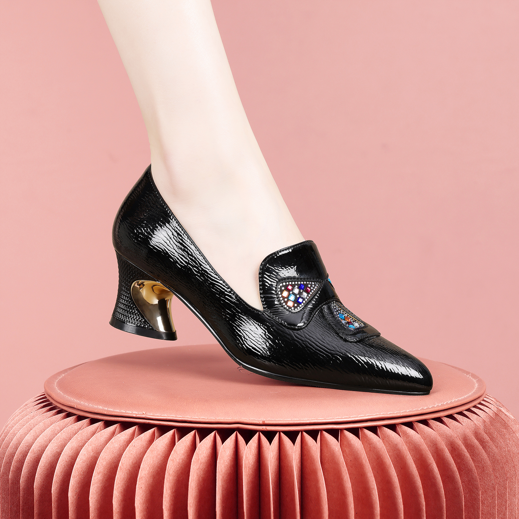 梵芮诗尖头春秋钻饰中口漆皮日常气质百搭女低跟粗跟单鞋-J0509