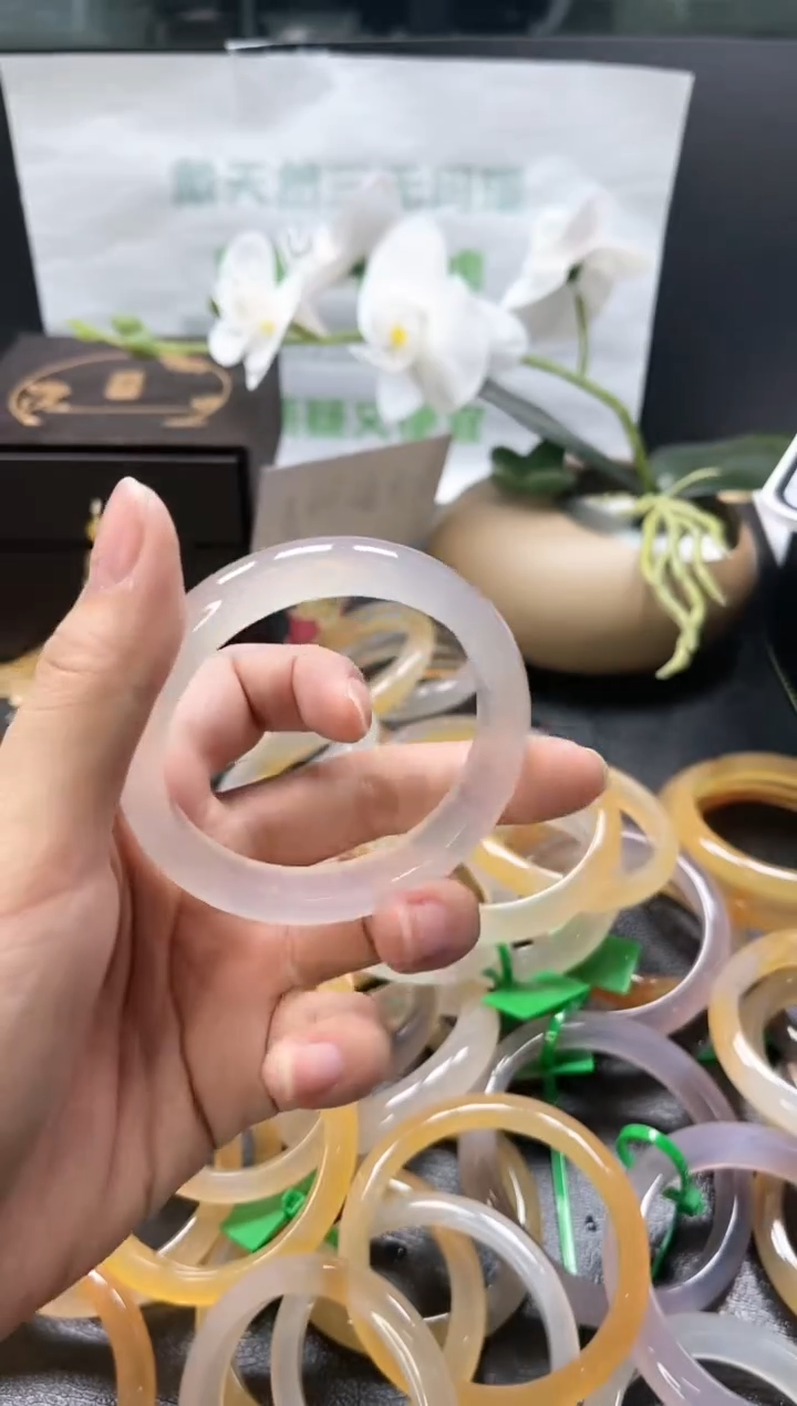 【闪购商品】玛瑙/玉髓手镯未镶嵌8182