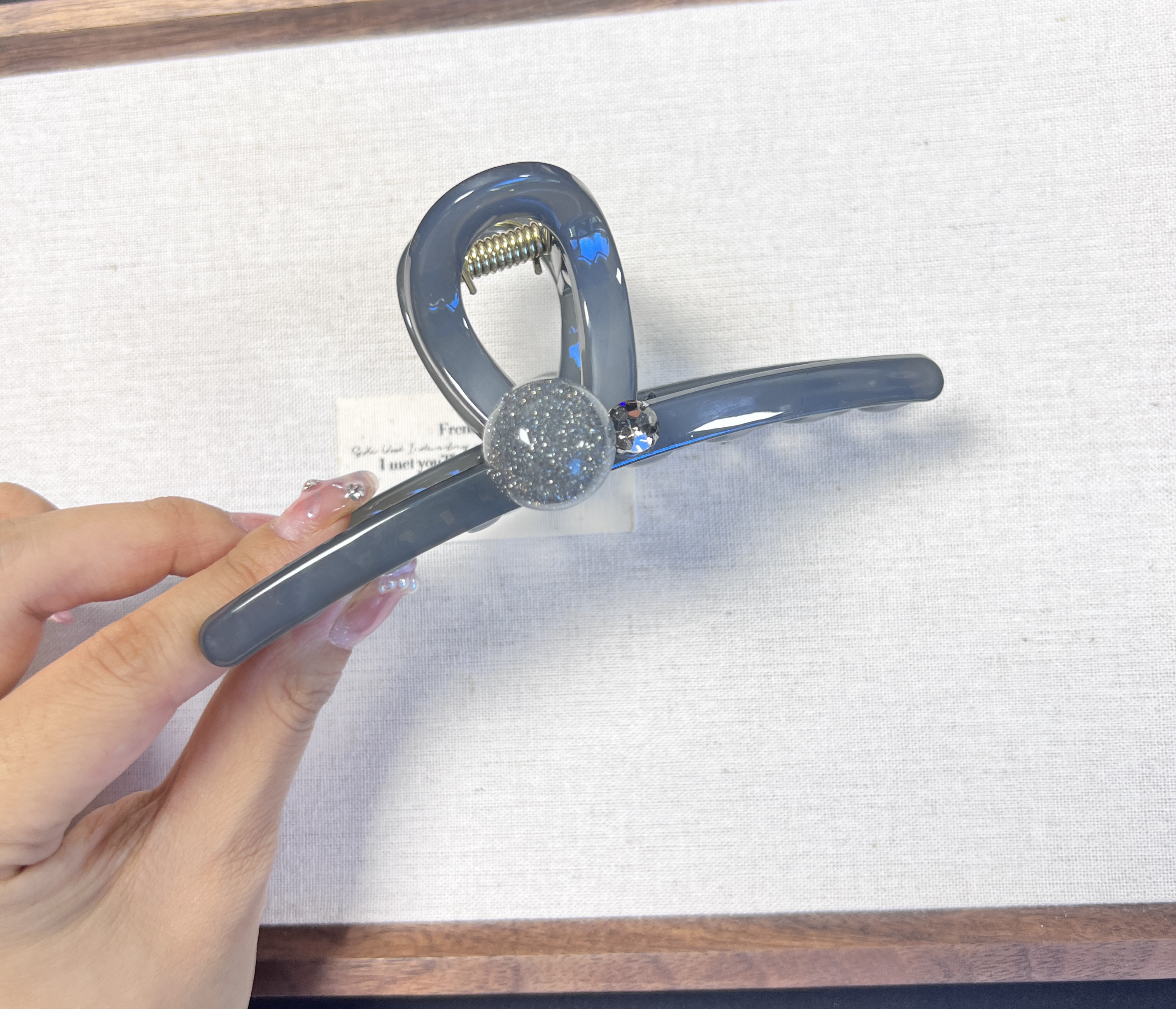 泡菜国新款蓝灰色水钻大抓夹