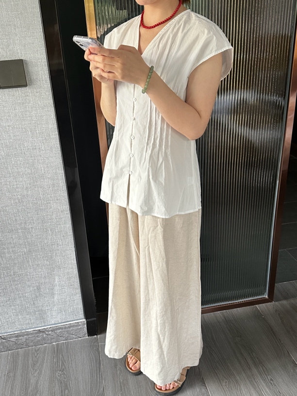 韩系收腰白色上衣
