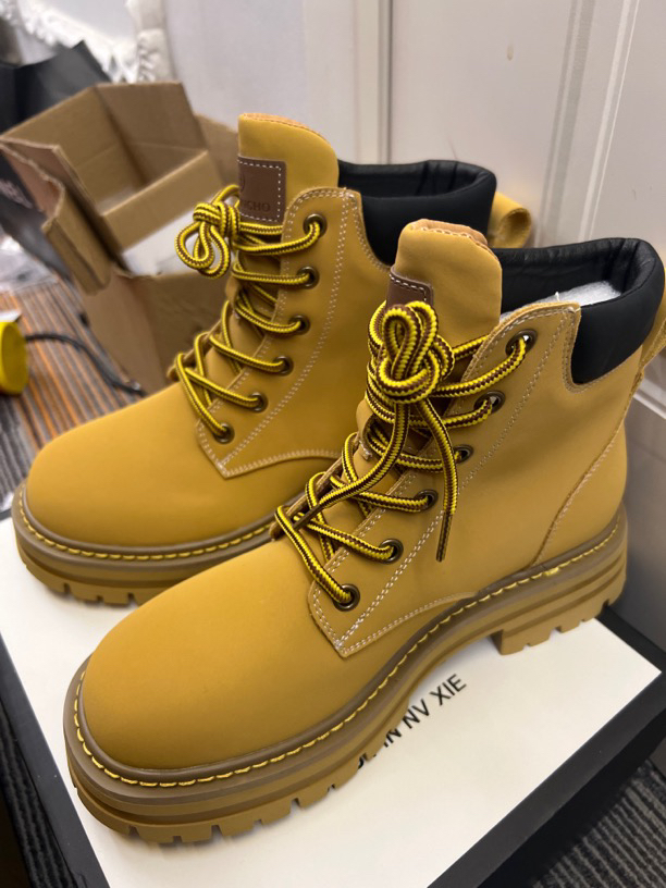 时尚简约黄色大黄靴-001
