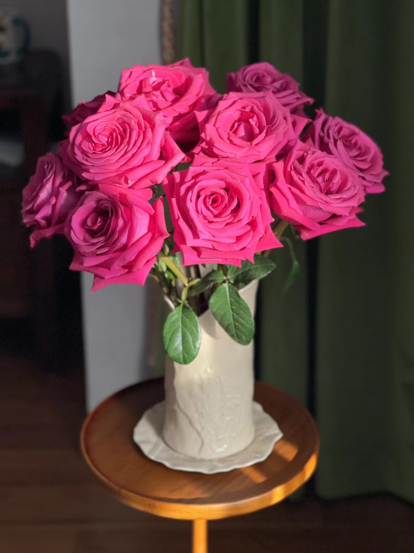 云南鲜花弗洛伊德玫瑰叶子观赏10枝鲜花家庭水养玫红色养护直供