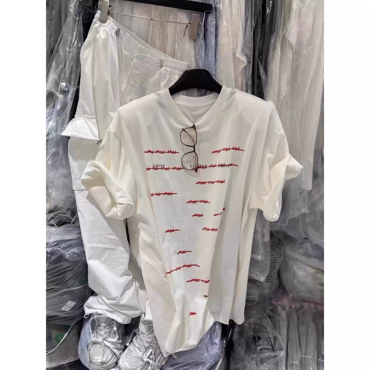 白色字母印花短袖T恤