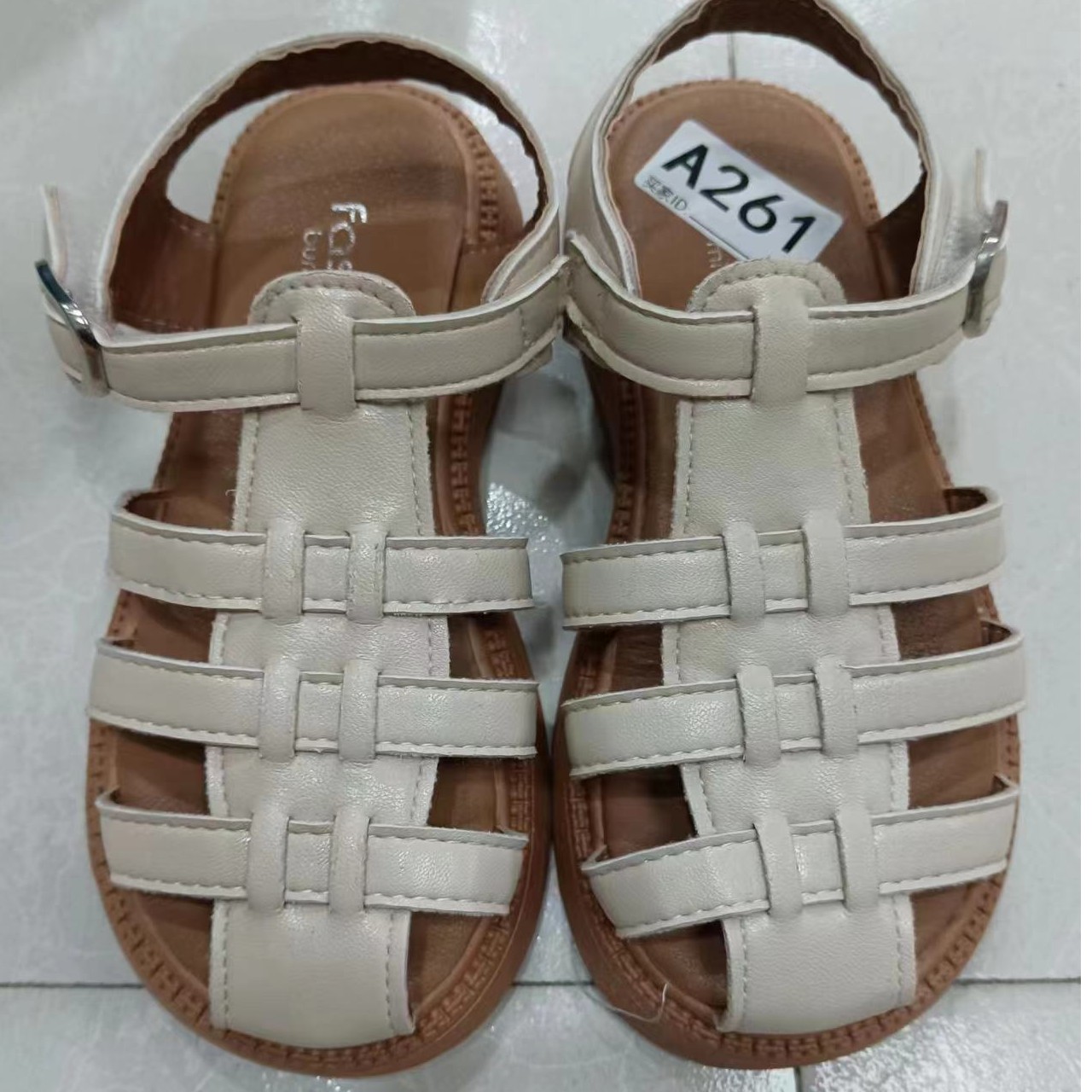 时尚凉鞋   镂空透气舒适   好看大气  上脚洋气