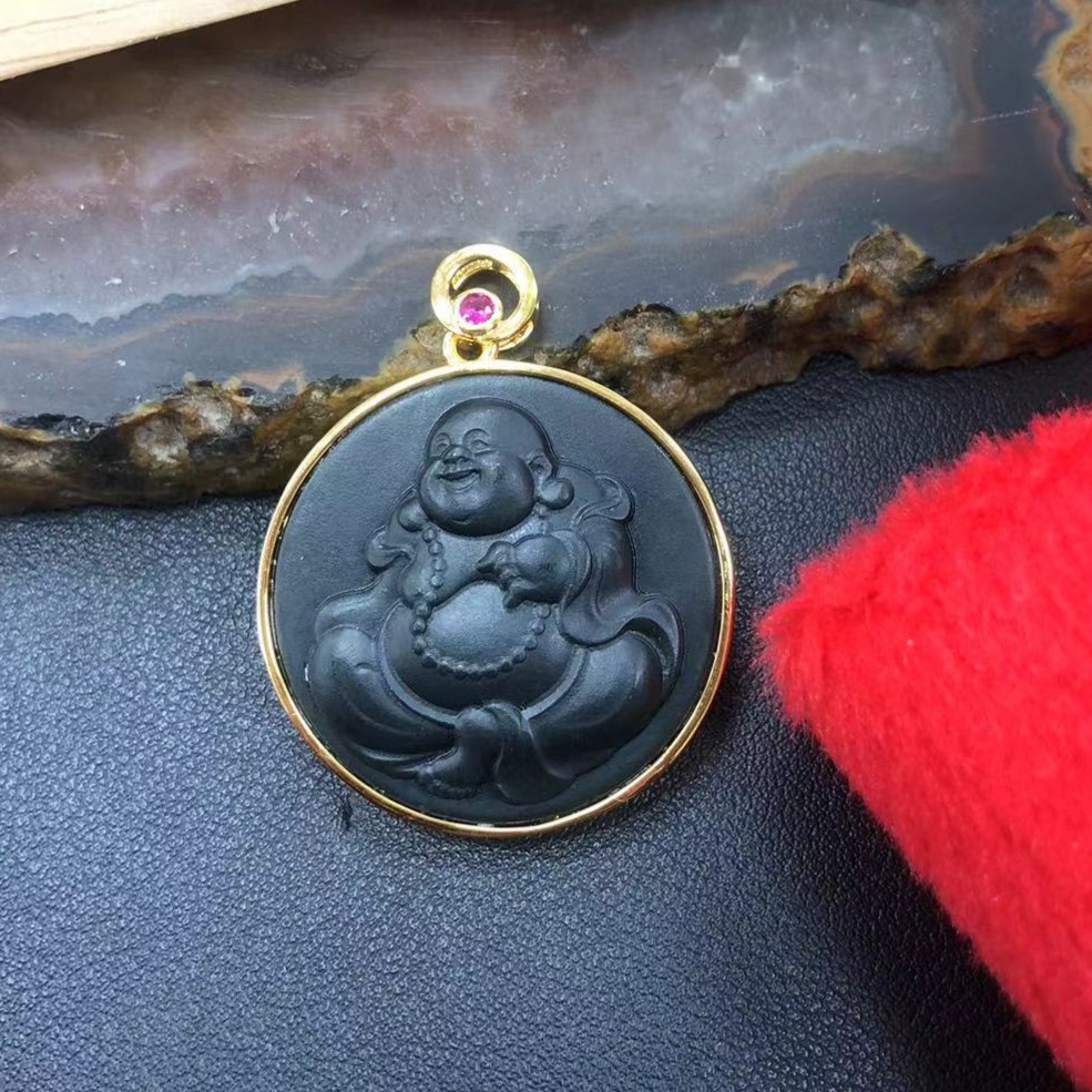 【香港老天宝珠宝】HT1057-收藏一细黑山青籽料和田玉气质佛公吊坠