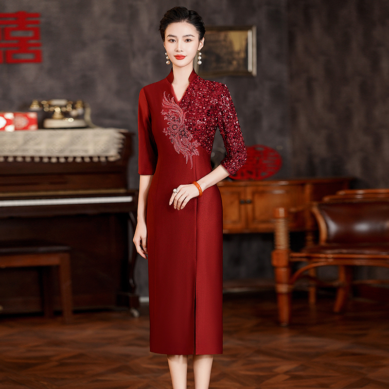 喜婆婆妈妈婚宴装春季新款酒红色高定气质婚庆礼服服装旗袍钉珠