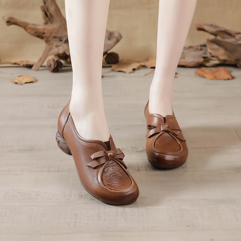 头层牛皮圆头妈妈女鞋工厂春秋软底黑皮鞋女防滑鞋女鞋子皮鞋女款