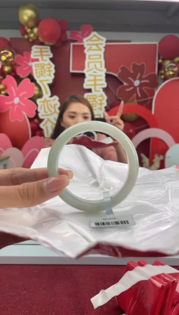 【闪购商品】翡翠手镯未镶嵌44手镯