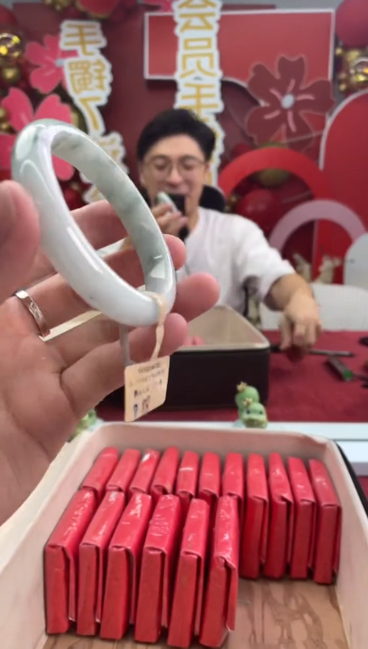 【闪购商品】翡翠手镯未镶嵌27手镯