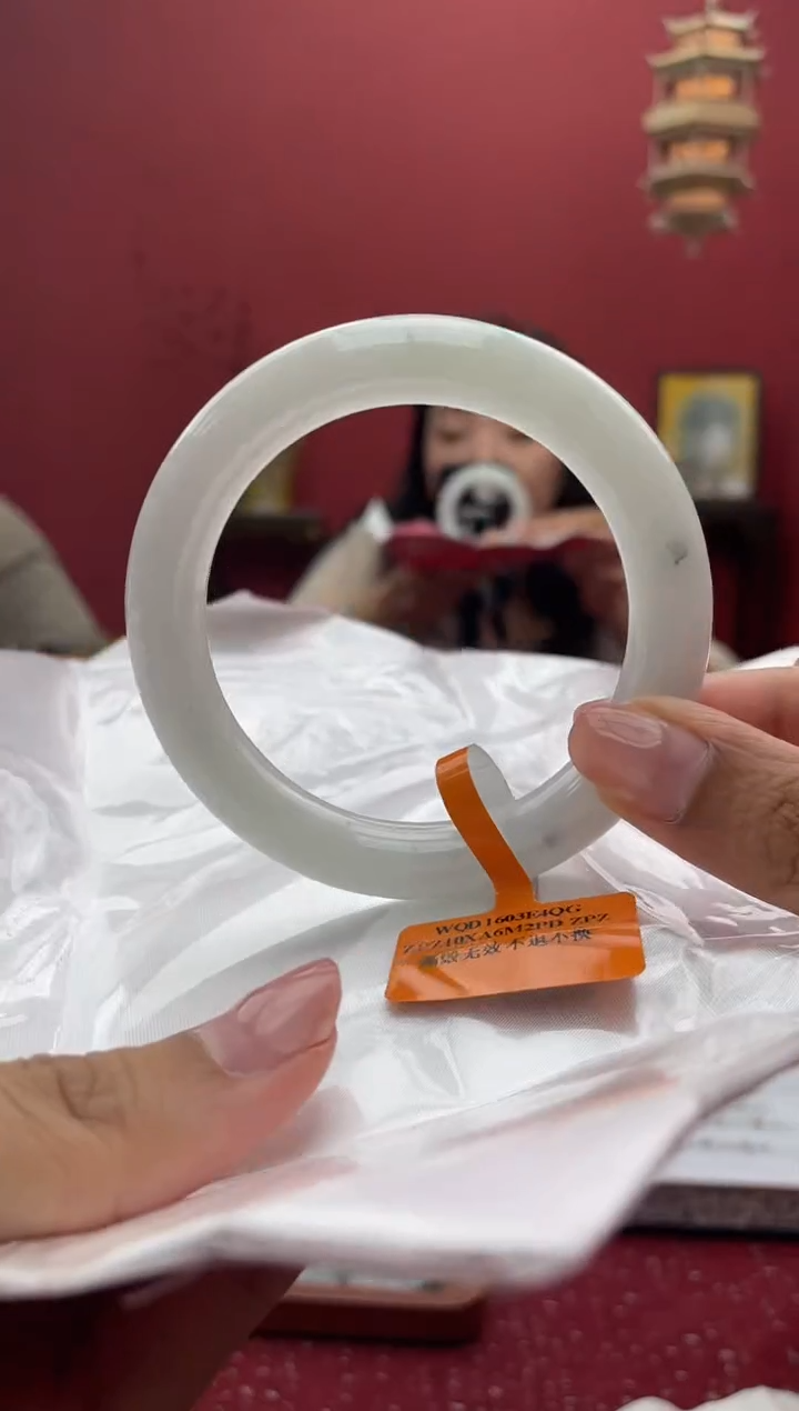 【闪购商品】翡翠手镯（圆镯）未镶嵌15微瑕