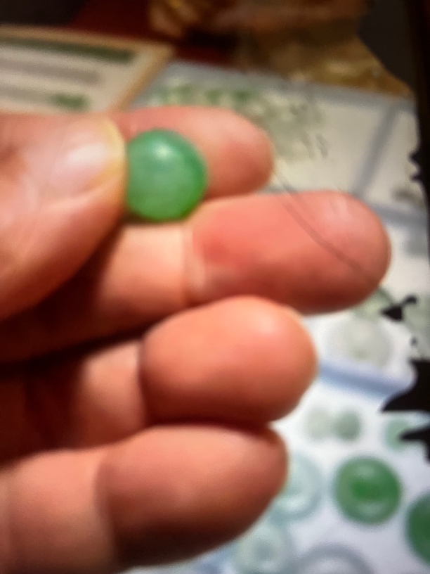 天然翡翠A货，冰绿珠子