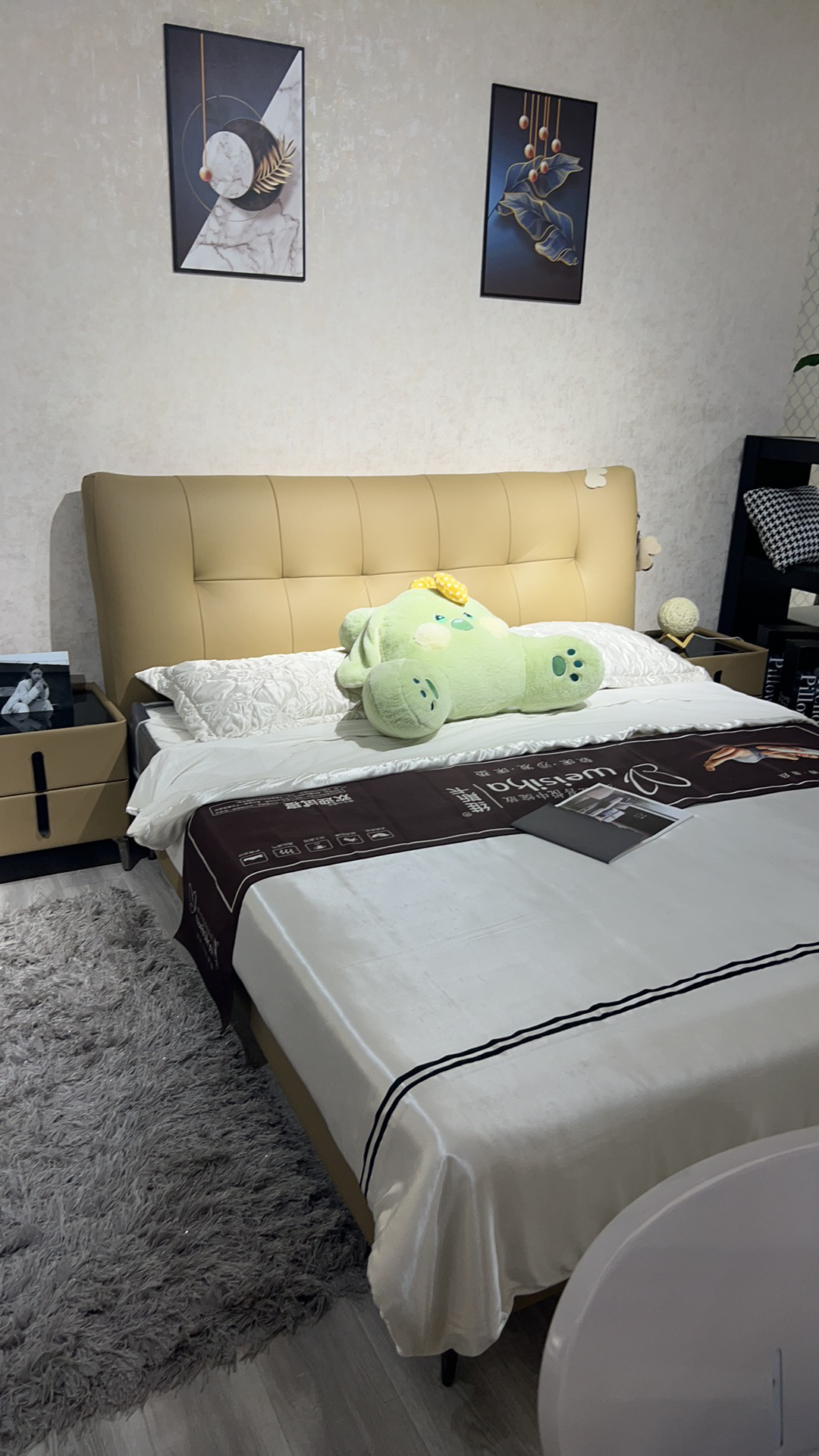 简约头层进口牛皮大床