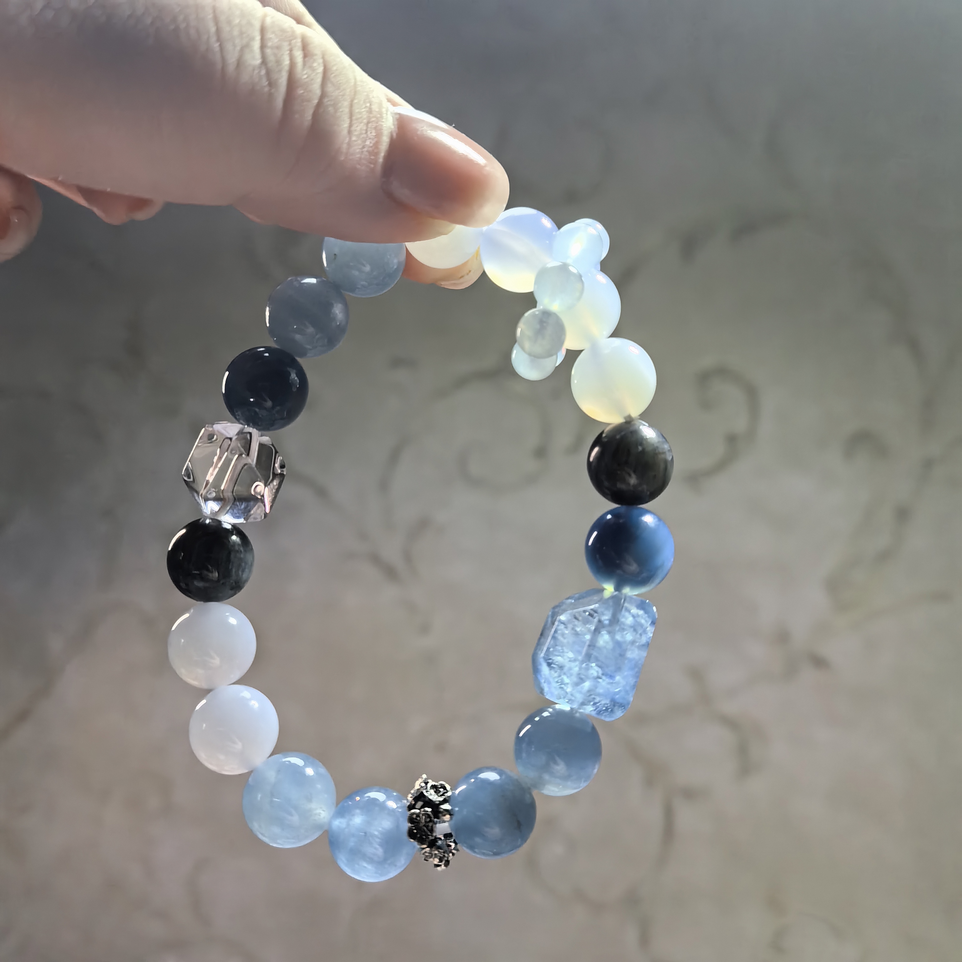 幽兰之谜-设计款手串海蓝宝蓝晶石蓝玉髓糖心玛瑙