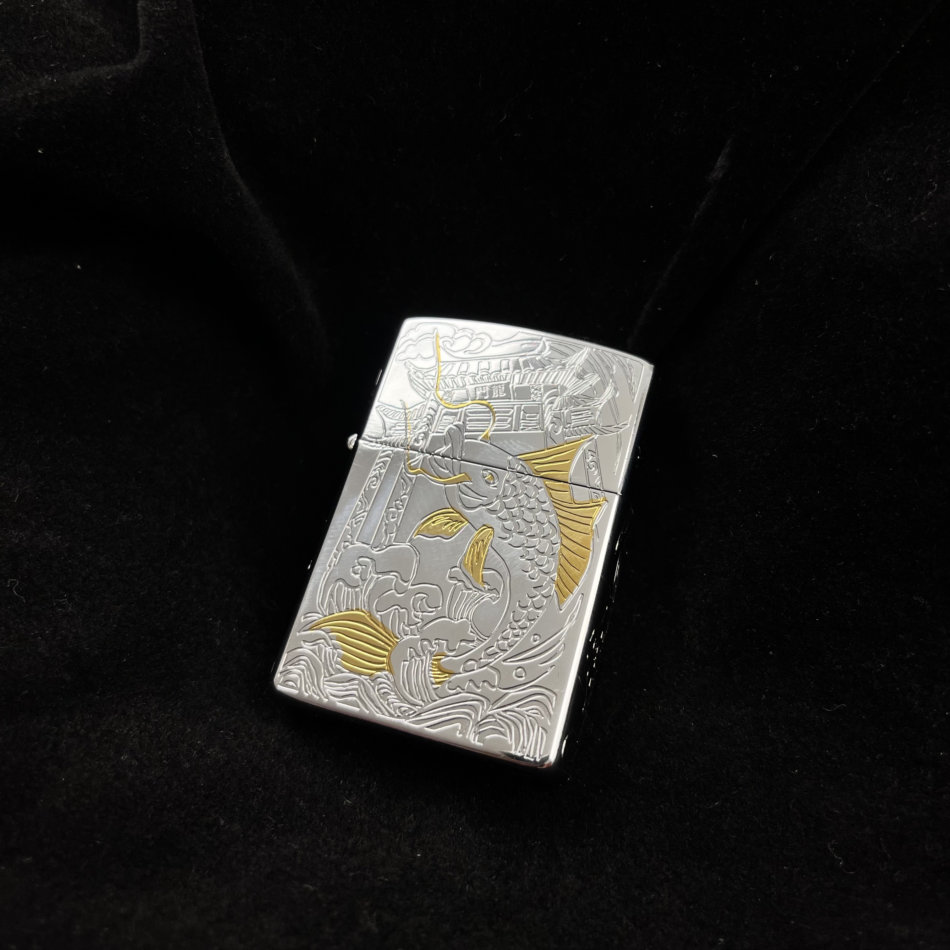 ZORRO佐罗正品亮铬工艺鱼跃龙门防风煤油创意打火机银色双色精雕