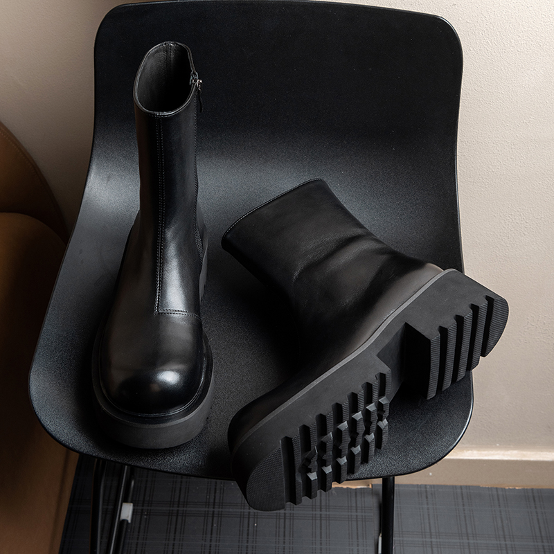 松弛感中筒靴男士2024冬季新款整张皮马丁靴皮靴今年流行靴子增高