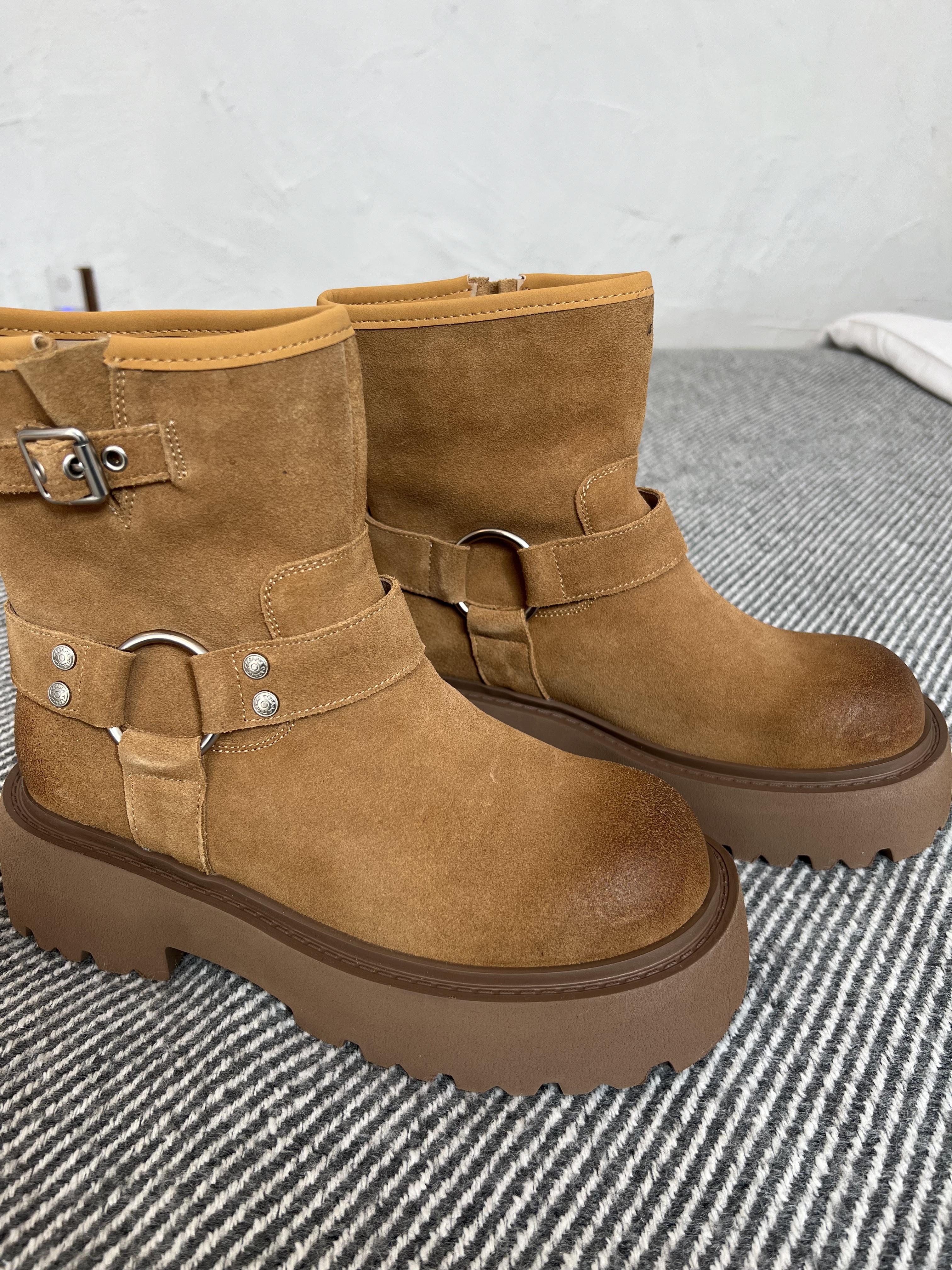 52 嘉 时尚潮流真皮磨砂皮马丁靴女西部牛仔厚底增高短靴（不加绒）