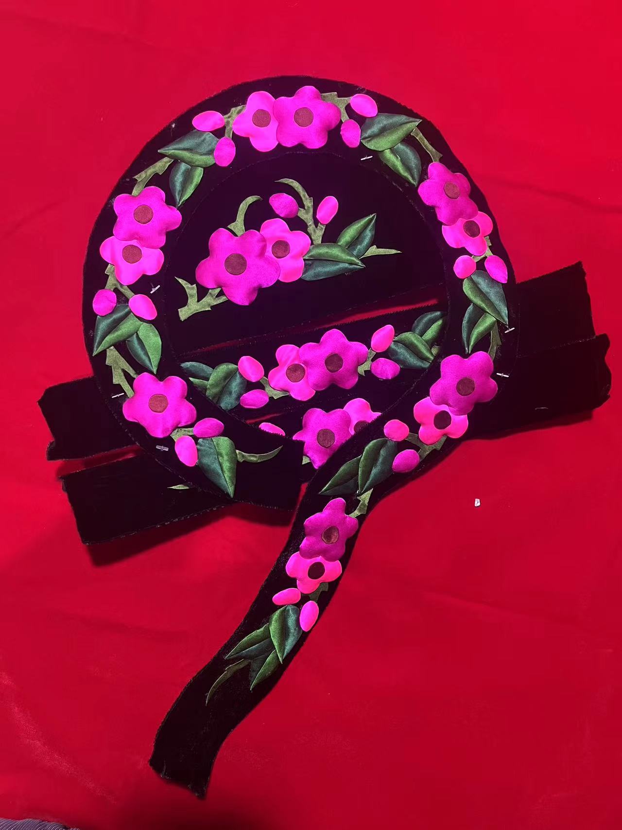 【真丝金丝绒黑色布面】苗族手工刺绣半成品2-14岁儿童捆金版小桃花