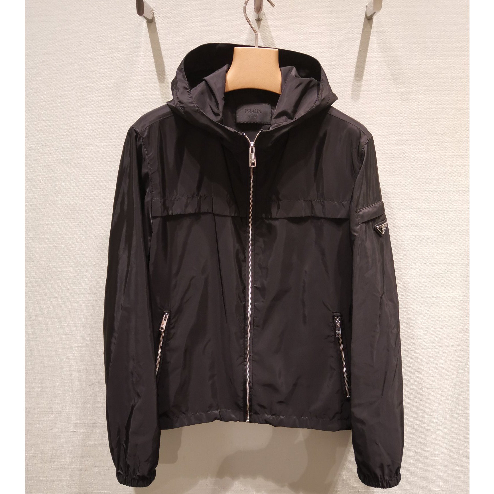 全新未使用 Prada/普拉达 男士休闲夹克经典再生尼龙三角标外套