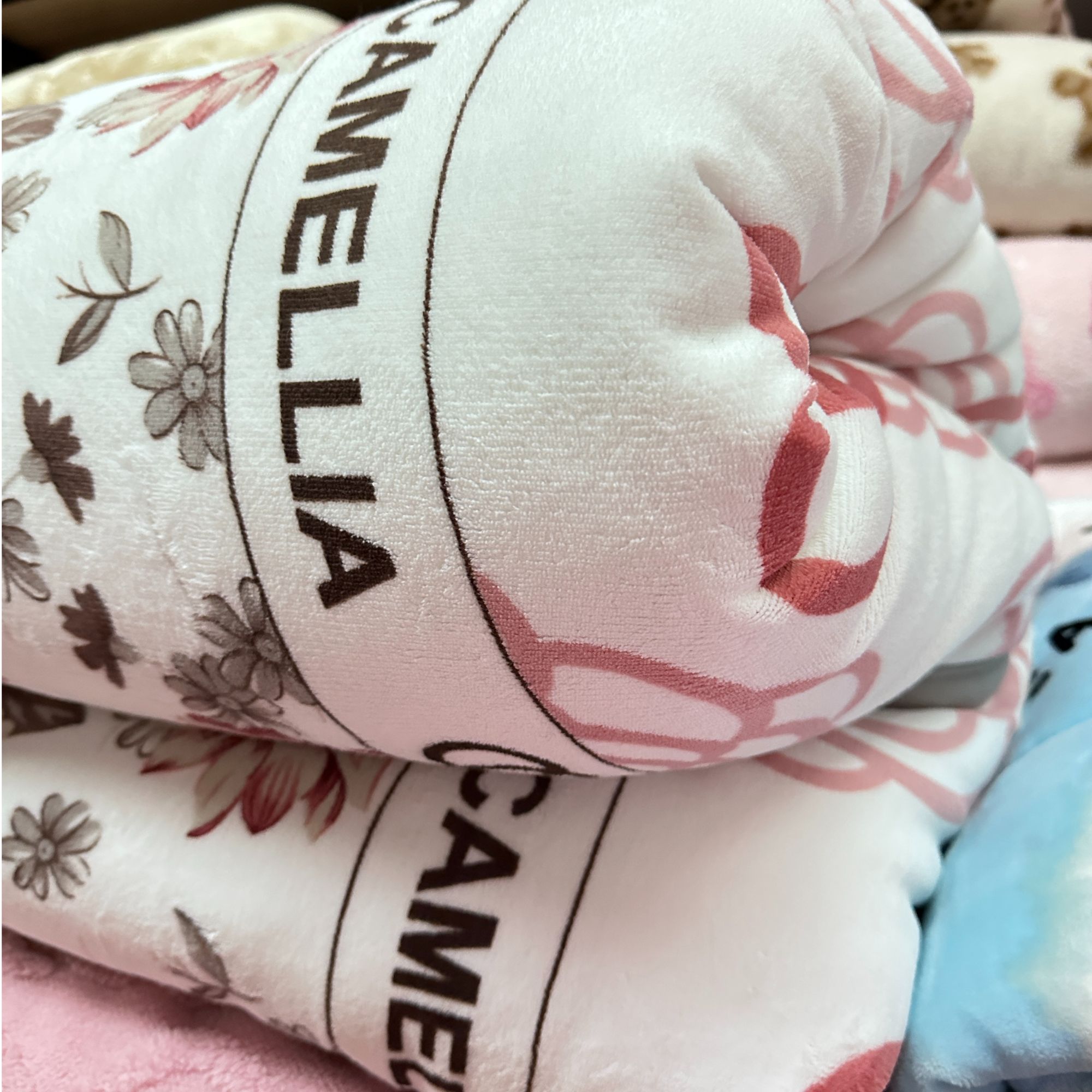 180*200cm黑金系列【山茶花】三层发热被子jan17*