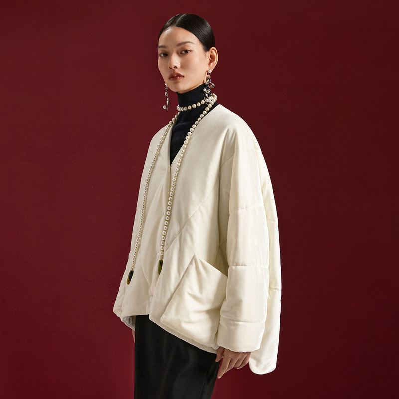 Naivee/纳薇搭搭【达人】24春新丝绒V领面包式棉外套24C219193