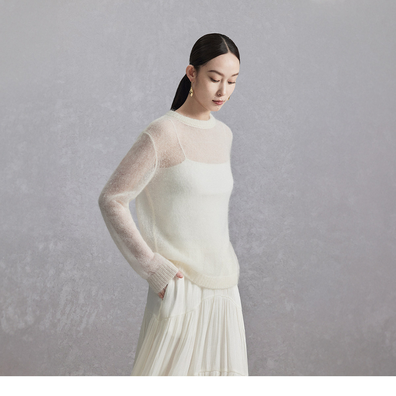 Naivee/纳薇【CC专属】薇时尚云雾感微透肤套头针织衫女2472943M2