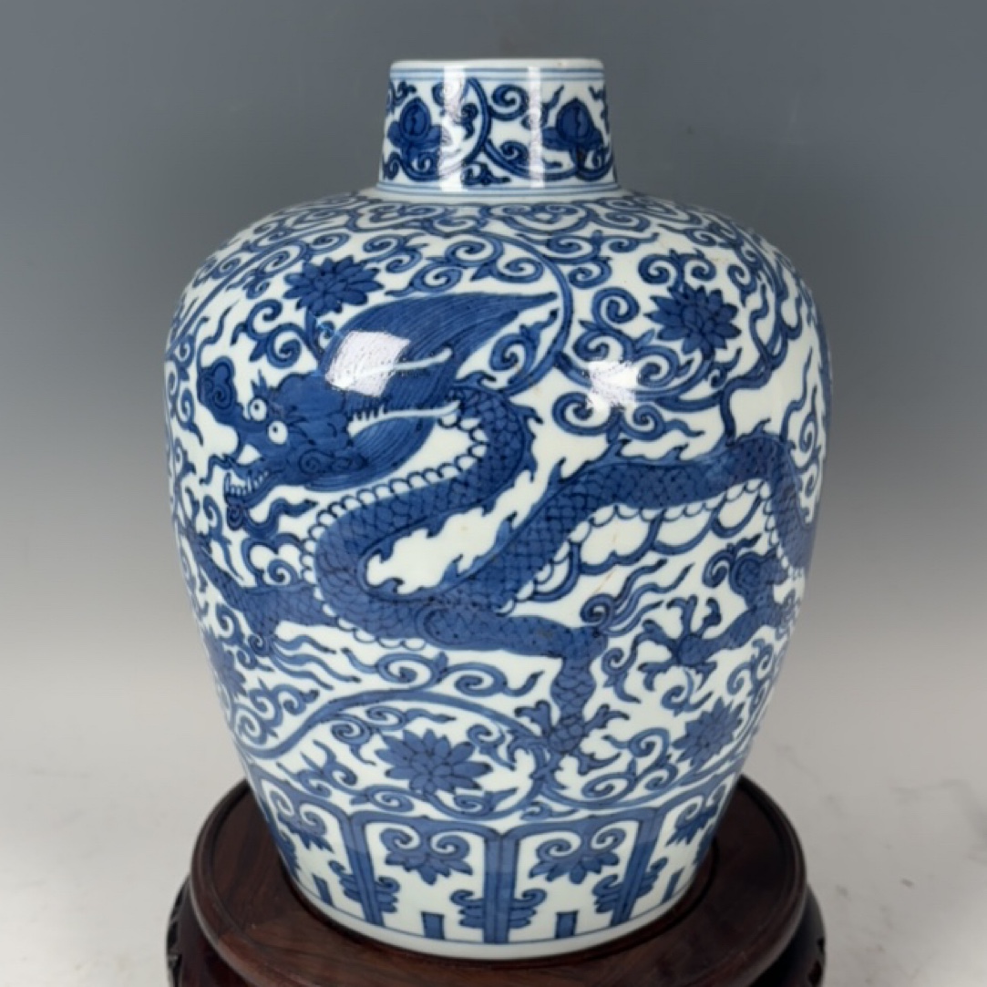 明青花双龙穿花罐